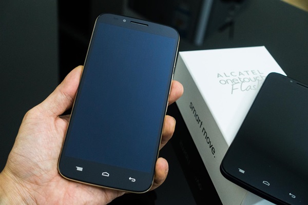 Alcatel OneTouch Flash Plus สมาร์ทโฟน Selfie กล้องหน้า 8 ล้าน