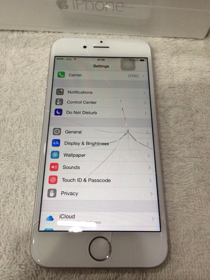 iPhone 6 จอแตก หลังชาร์จแบตทิ้งเอาไว้