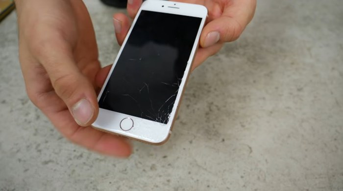 Drop Test iPhone XR กับ iPhone 8