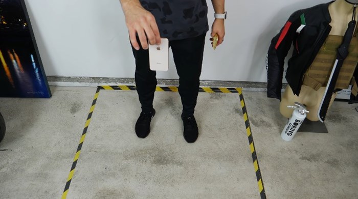 Drop Test iPhone XR กับ iPhone 8