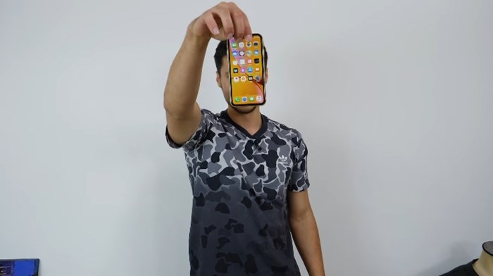 Drop Test iPhone XR กับ iPhone 8