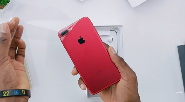 iPhone 7 Plus สีแดง