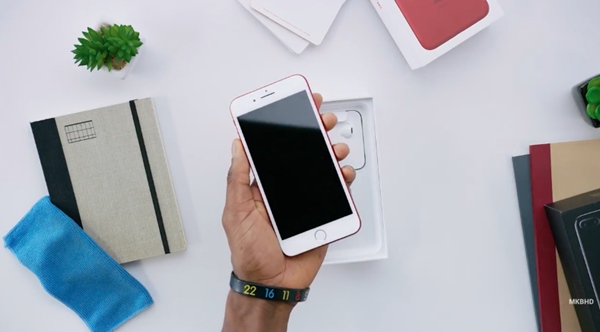 iPhone 7 Plus สีแดง