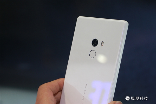 Xiaomi เปิดตัว Mi Mix