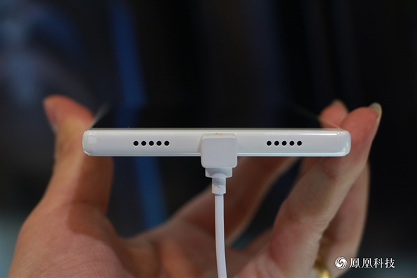 Xiaomi เปิดตัว Mi Mix