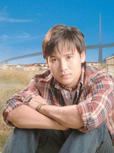 ไผ่ พงศธร