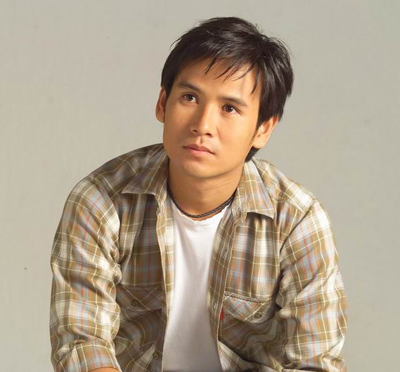 ไผ่ พงศธร