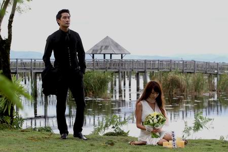 เบิร์ด ธงไชย MV เพลง ร้องไห้ทำไม