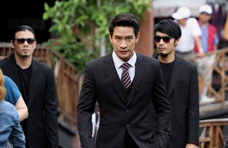 เบิร์ด ธงไชย MV เพลง ร้องไห้ทำไม