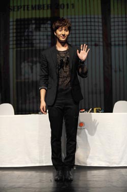 Korean Crossover Miso & Kim Hyung Jun in Thailand Korean Crossover Miso & Kim Hyung Jun in Thailand