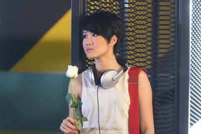 P.O.I MV เพลง แบกความเหงาให้เธอไม่ไหว P.O.I MV เพลง แบกความเหงาให้เธอไม่ไหว
