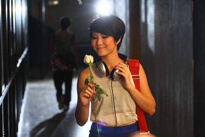 P.O.I MV เพลง แบกความเหงาให้เธอไม่ไหว P.O.I MV เพลง แบกความเหงาให้เธอไม่ไหว