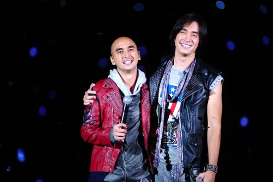 ประมวลภาพความมันส์จากคอนเสิร์ต แร็พเตอร์ 2011 ประมวลภาพความมันส์จากคอนเสิร์ต แร็พเตอร์ 2011