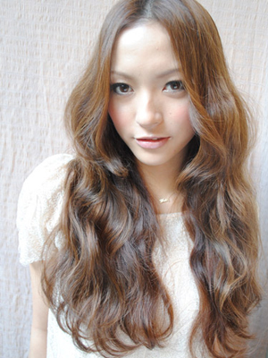 ทรงผมแสกกลางดัดลอน