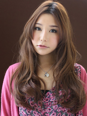 ทรงผมแสกกลางดัดลอน