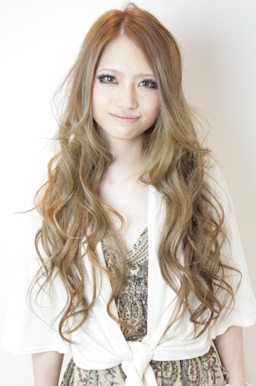 ทรงผมดัดยาว