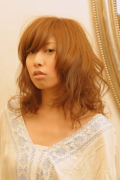 ทรงผมดัดยาว