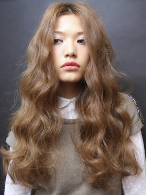 ทรงผมแสกกลางดัดลอน