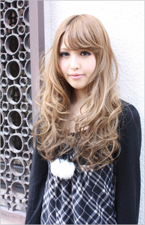 ทรงผมดัดยาว