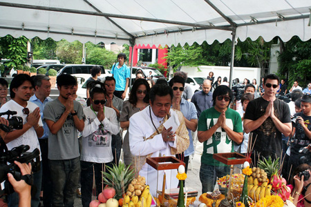 สาระแนเห็นผี