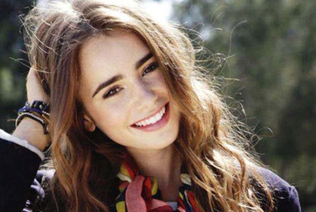 Lily Collins 
