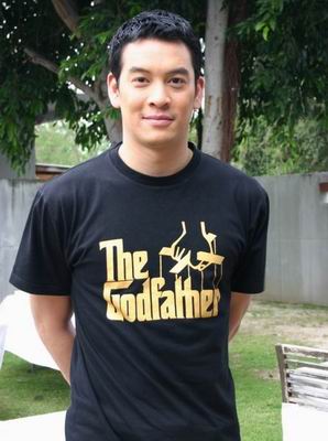 ชาคริต แย้มนาม