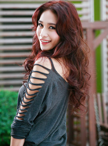 พลอย เฌอมาลย์