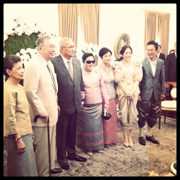 หญิงแมงมุม หมั้น