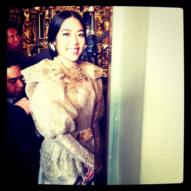 หญิงแมงมุม หมั้น