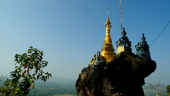พระธาตุหินกิ่วที่ดอยดินจี่ พระธาตุหินกิ่วที่ดอยดินจี่