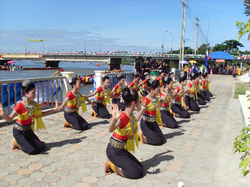 การแข่งขันเรือยาวประเพณีชิงถ้วยพระราชทาน การแข่งขันเรือยาวประเพณีชิงถ้วยพระราชทาน