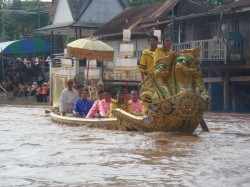 ประเพณีอุ้มพระดำน้ำ ประเพณีอุ้มพระดำน้ำ