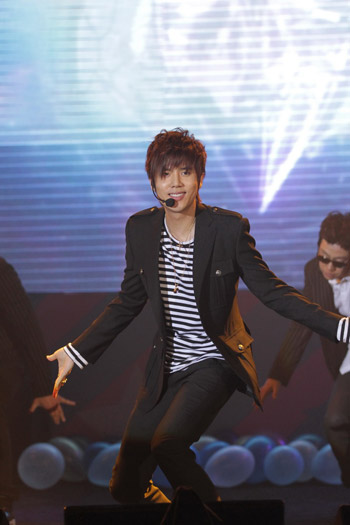 KIM-KYU-JONG13