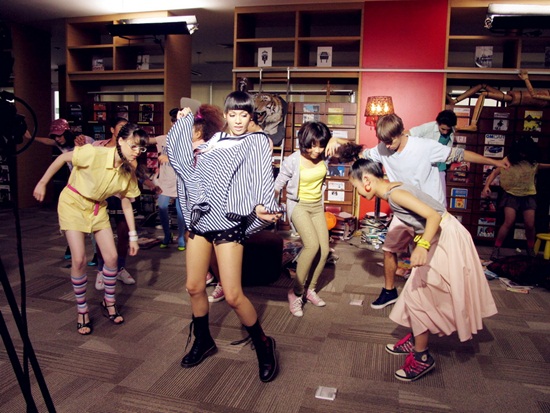 ฟีฟี่ MV เพลง What Is Your Name