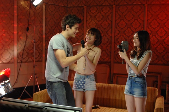 โฟร์-มด MV เพลง แฟนเขาแฟนเรา