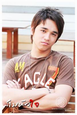 อเล็กซ์ เรนเดลล์ ละคร สามหัวใจ