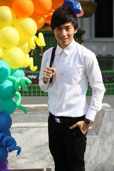 โลมากล้าท้าฝัน