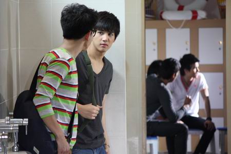 โลมากล้าท้าฝัน