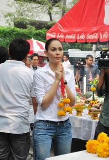 ตราบาปสีขาว