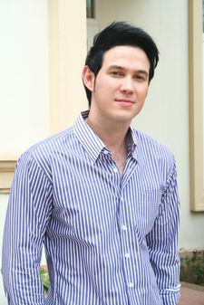 เรือนล้อมรัก