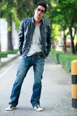 สามหนุ่มเนื้อทอง