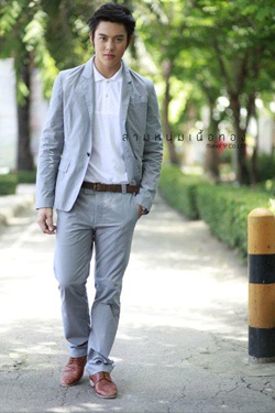 สามหนุ่มเนื้อทอง