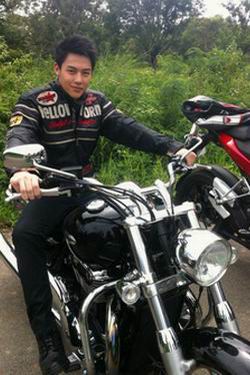 สามหนุ่มเนื้อทอง