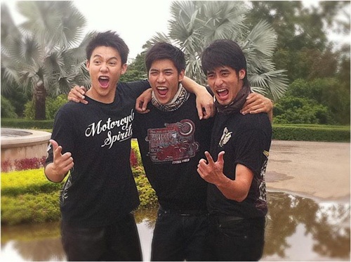 สามหนุ่มเนื้อทอง