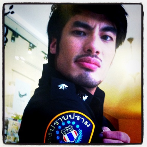 สามหนุ่มเนื้อทอง