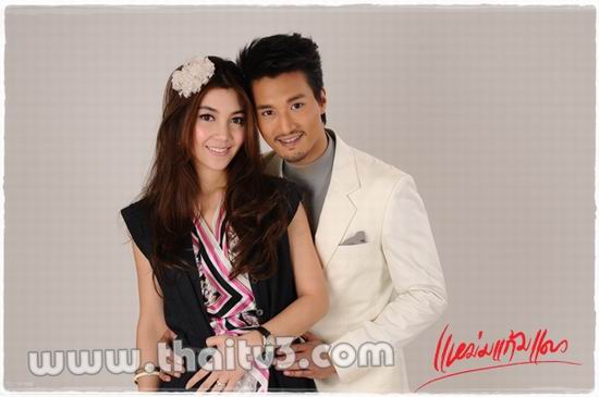 แหม่มแก้มแดง