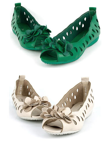 รองเท้าฉลุลาย