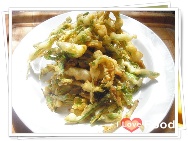 ยำผักบุ้งกรอบ