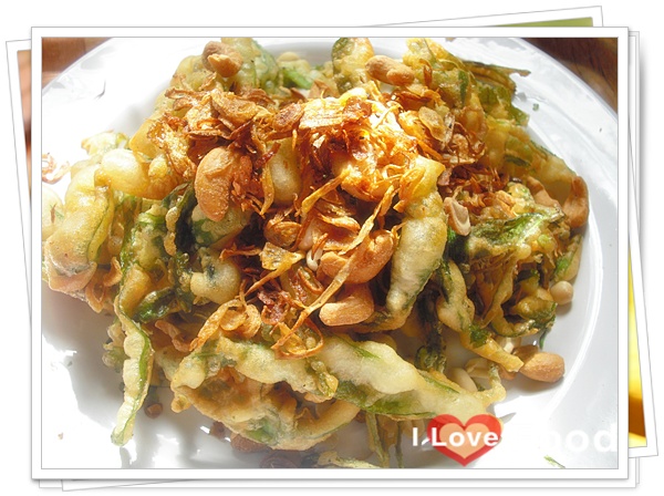 ยำผักบุ้งกรอบ