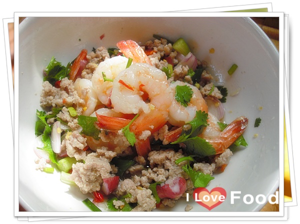 ยำผักบุ้งกรอบ
